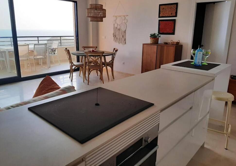 Top-Floor Beachfront Apartment With Parking, Pool, & Spacious Sea-View Balcony Villajoyosa Bagian luar foto