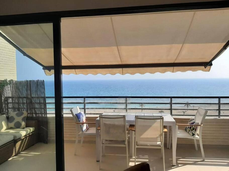 Top-Floor Beachfront Apartment With Parking, Pool, & Spacious Sea-View Balcony Villajoyosa Bagian luar foto